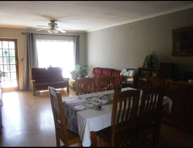 2 BEDROOM TOWNHOUSE FOR SALE IN ALBERTSDAL